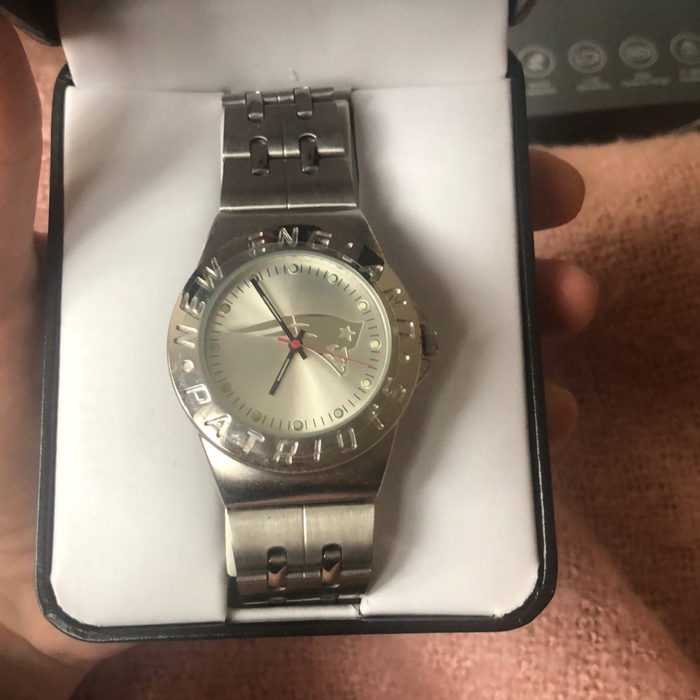 Avon Patriots Watch